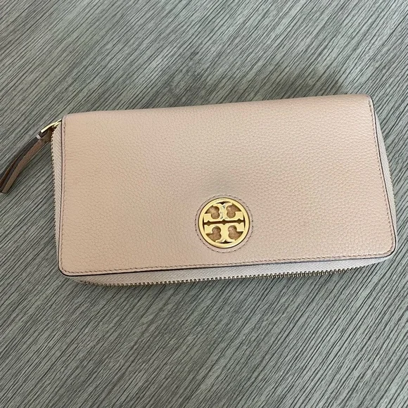Tory Burch Beige Wallet with Gold Logo - Picture 12 of 15